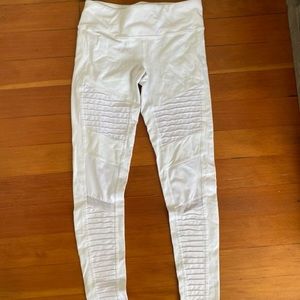 Alo yoga good condition white leggings